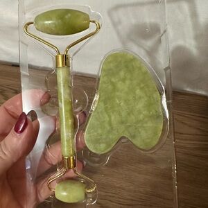 Jade roller with stone